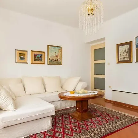 Apartments Dora Apartment