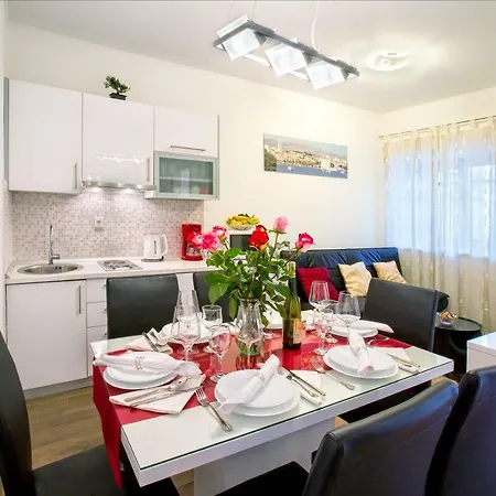 Apartment Apartments Dora