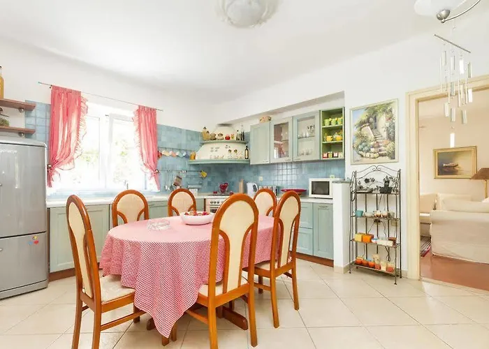 Apartman Apartments Dora *