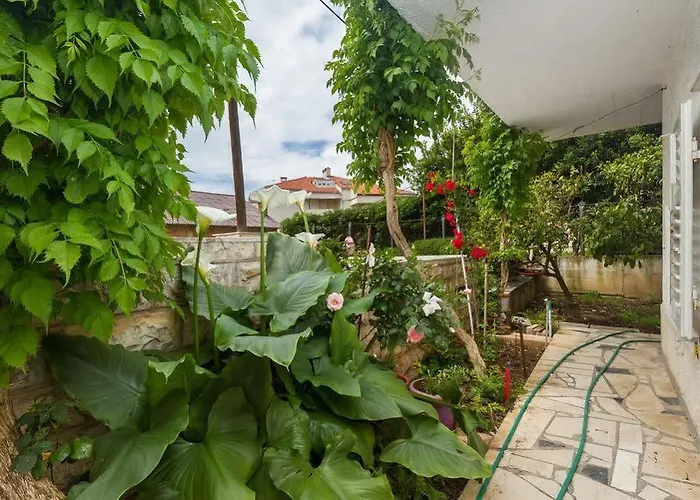 Apartments Dora Apartman *