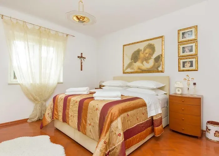 Apartments Dora Apartman *