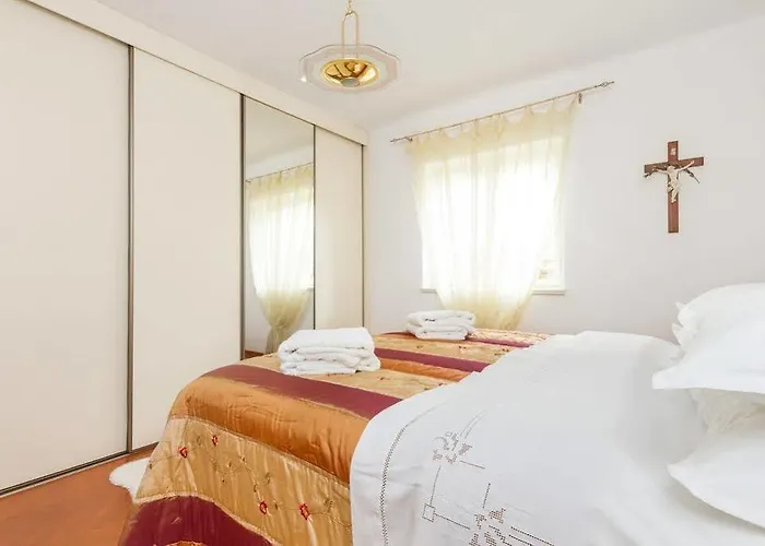 Apartments Dora Apartman *