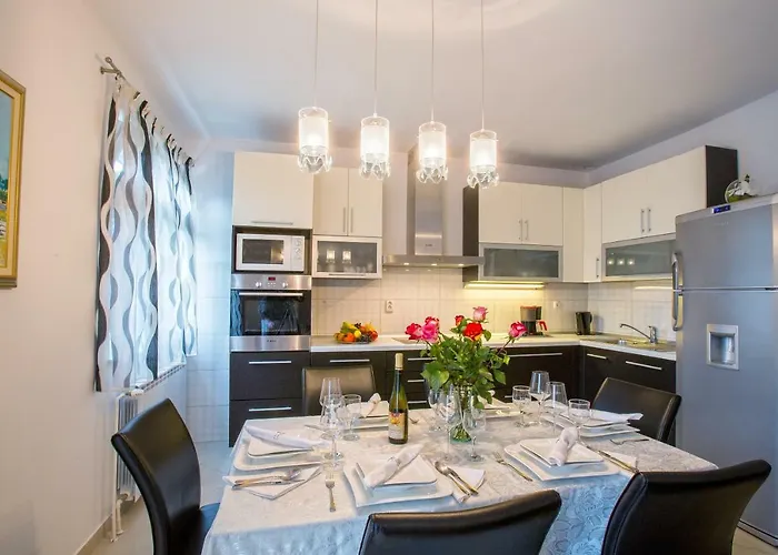 Apartments Dora Apartman *