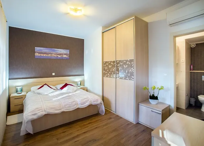 Apartments Dora Apartman *