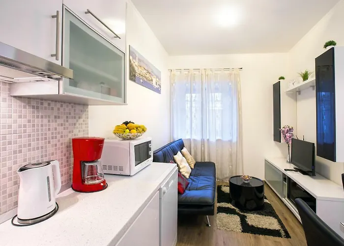 Apartments Dora Apartman *